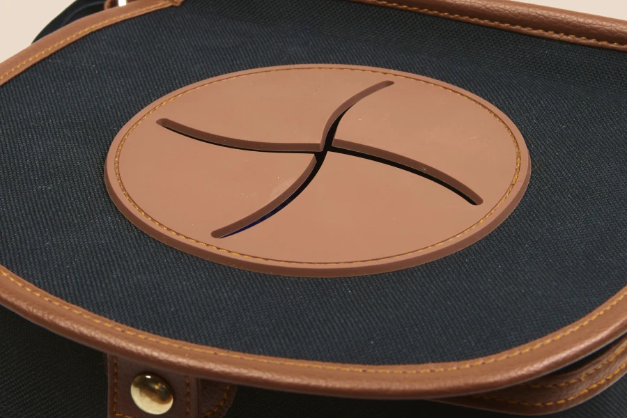 Car trash can with lid